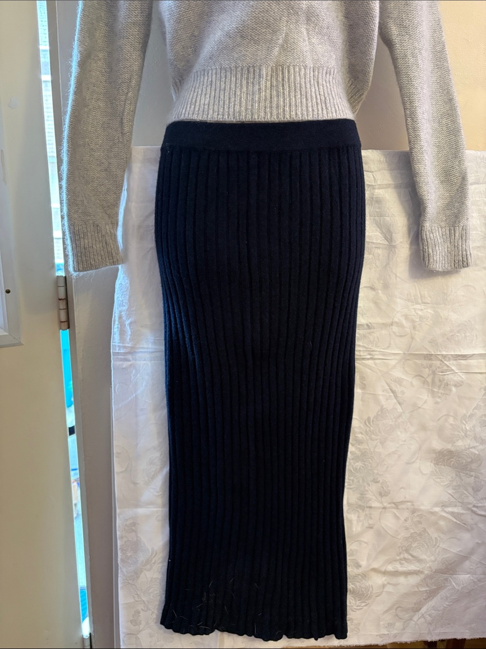 Club Monaco Navy Ribbed Knit Maxi Skirt. wool Cashmere